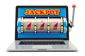 Laptop med bild på vinst på en enarmad bandit och ordet jackpot